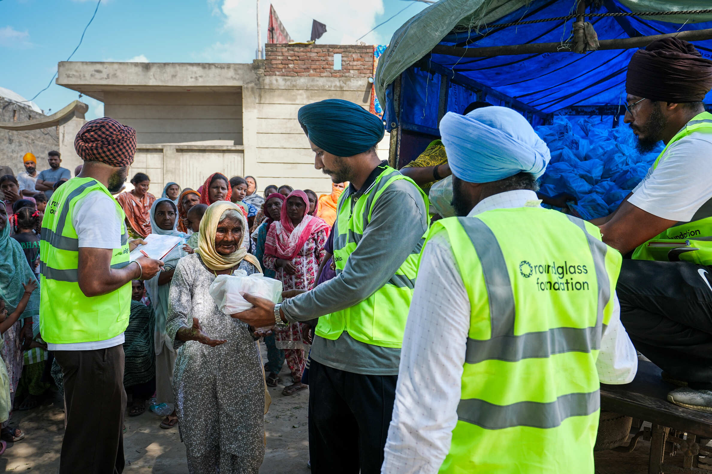 SRK’s Meer Foundation supports Roundglass Foundation’s flood relief efforts