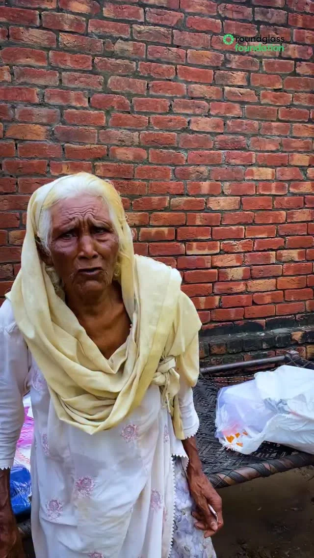 Our team met her in Ratha village, block Dera Baba Nanak, in Gurdaspur district. She and her mentally challenged daughter are the only members in her family. Their life was already tough, and now the floods have increased the difficulties multi-fold. 

We have begun the phase 2 of our rehabilitation program. More like her will receive our help.
If you wish to contribute, our donation links are in the bio.

ਅਉਖੀ ਘੜੀ ਨ ਦੇਖਣ ਦੇਈ ਅਪਨਾ ਬਿਰਦੁ ਸਮਾਲੇ ॥

ਗੁਰਦਾਸਪੁਰ ਦੇ ਡੇਰਾ ਬਾਬਾ ਨਾਨਕ ਦੇ ਰੱਤਾ ਪਿੰਡ ਦੀ ਇਸ ਔਰਤ ਦਾ ਪੂਰਾ ਘਰ ਹੜ੍ਹਾਂ ਕਾਰਨ ਤਬਾਹ ਹੋ ਗਿਆ ਹੈ। ਘਰ ਵਿੱਚ ਕੋਈ ਮਰਦ ਨਹੀਂ ਹੈ ਜਿਸ ਕਾਰਨ ਇਹ ਪਰਿਵਾਰ ਬਹੁਤ ਮੁਸ਼ਕਲ ਸਮੇਂ ਵਿੱਚੋਂ ਗੁਜ਼ਰ ਰਿਹਾ ਹੈ।
ਅਜਿਹੇ ਬਹੁਤ ਸਾਰੇ ਪਰਿਵਾਰਾਂ ਦੀ ਮਦਦ ਲਈ ਸਾਨੂੰ ਤੁਹਾਡੇ ਸਹਿਯੋਗ ਦੀ ਲੋੜ ਹੈ।
ਦਾਨ ਕਰਨ ਲਈ ਲਿੰਕ ਸਾਡੇ ਬਾਇਓ ਵਿੱਚ ਦਿੱਤਾ ਗਿਆ ਹੈ।

#punjabfloods #roundglassfoundation #punjabfloods2025