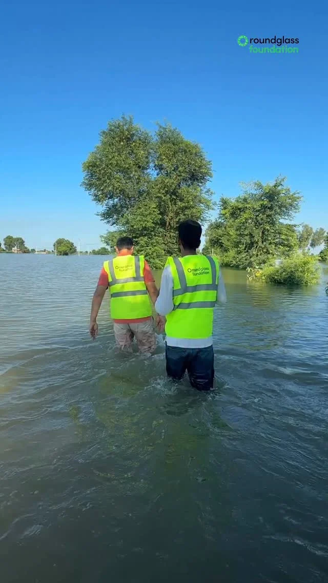 We met him in Kurka village, Fazilka. Villagers living in the lower lying areas have taken shelter in his house.Standing with each other is the only way we can overcome this tragedy we are facing.
Please consider donation. Our donation links are in the bio.

ਅਸੀਂ ਇਨ੍ਹਾਂ ਨੂੰ ਫਾਜ਼ਿਲਕਾ ਦੇ ਕੁਰਕਾ ਪਿੰਡ ਵਿੱਚ ਮਿਲੇ। ਇਨ੍ਹਾਂ ਨੇ ਹੇਠਲੇ ਇਲਾਕਿਆਂ ਵਿੱਚ ਰਹਿਣ ਵਾਲੇ ਪਿੰਡ ਵਾਸੀਆਂ ਨੂੰ ਆਪਣੇ ਘਰ ਵਿੱਚ ਪਨਾਹ ਦਿੱਤੀ ਹੋਈ ਹੈ। ਇੱਕ ਦੂਜੇ ਦੇ ਨਾਲ ਖੜ੍ਹੇ ਹੋਣਾ ਹੀ ਇੱਕੋ ਇੱਕ ਤਰੀਕਾ ਹੈ ਜਿਸ ਨਾਲ ਅਸੀਂ ਇਸ ਦੁਖਾਂਤ ਨੂੰ ਦੂਰ ਕਰ ਸਕਦੇ ਹਾਂ।
ਕਿਰਪਾ ਕਰਕੇ ਦਾਨ ਕਰਨ ਬਾਰੇ ਵਿਚਾਰ ਕਰੋ। ਸਾਡੇ ਦਾਨ ਲਿੰਕ ਬਾਇਓ ਵਿੱਚ ਹਨ।

#PunjabFloods #punjabfloods2025 #RoundGlassFoundation #Punjab