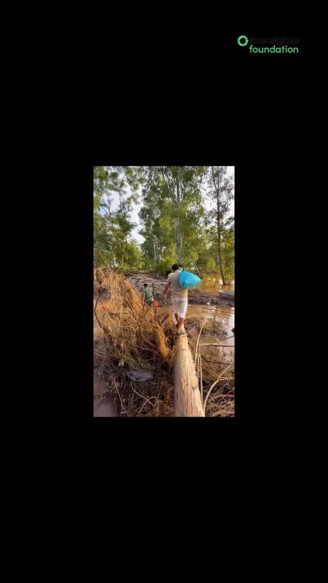 ਜੋ ਬੋਲੇ ਸੋ ਨਿਹਾਲ ਸਤਿ ਸ੍ਰੀ ਅਕਾਲ। 

This footage is from Ghania in Dera Baba Nanak. Her family and cattle had been stranded in water for 3 days until our team reached them. We provided them material for immediate relief. More than that, we brought them hope. Hope that they are not alone and help will reach them.

Help us reach more families in need. Do consider making a contribution. Our donation links are in the bio.