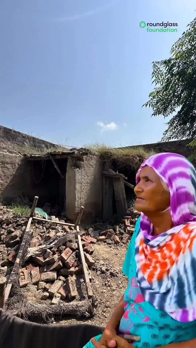 This footage is from the village Gatti Rahime Ke in Ferozepur. Everyone is going through the same tragedy. Houses have collapsed and people are left homeless.
Support us in rehabilitating them. Our donation links are in the bio.

ਗੱਟੀ ਰਹੀਮੇ ਕੇ, ਫਿਰੋਜ਼ਪੁਰ ਵਿਖੇ ਇਸ ਬਜ਼ੁਰਗ ਔਰਤ ਦਾ ਘਰ ਹੜ੍ਹਾਂ ਕਾਰਨ ਡਿੱਗ ਤੇ ਤਬਾਹ ਹੋ ਗਿਆ ਹੈ। ਇਸ ਕੁਦਰਤੀ ਮਾਰ ਕਾਰਨ ਸਾਡੇ ਗਰੀਬ ਲੋਕ ਬੇਘਰ ਹੋ ਕੇ ਬੈਠੇ ਹਨ। 
ਸਾਨੂੰ ਇੱਕਜੁੱਟ ਹੋ ਕੇ ਇਹਨਾਂ ਦਾ ਸਾਥ ਦੇਣਾ ਚਾਹੀਦਾ ਹੈ।
ਸਾਡੇ ਦਾਨ ਲਿੰਕ ਬਾਇਓ ਵਿੱਚ ਹਨ।

#punjabfloods #punjabfloods2025 #roundglassfoundation #punjab