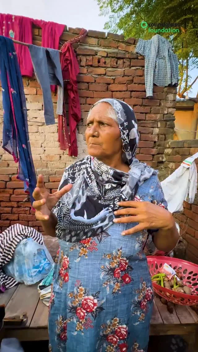 We met her in Dharmkot Pattan. She had to evacuate her house at 2-3 in the night to ensure the safety of the children. You can see the condition of her house. 
Our rehabilitation work has begun. Help us build their homes. Please consider making a contribution. Our donation links are in the bio.

ਅਸੀਂ ਇਨ੍ਹਾਂ ਨੂੰ ਗੁਰਦਾਸਪੁਰ ਦੇ ਧਰਮਕੋਟ ਪੱਤਣ ਵਿੱਚ ਮਿਲੇ ਸੀ। ਬੱਚਿਆਂ ਦੀ ਸੁਰੱਖਿਆ ਲਈ ਇਨ੍ਹਾਂ ਨੂੰ ਰਾਤ 2-3 ਵਜੇ ਆਪਣਾ ਘਰ ਖਾਲੀ ਕਰਨਾ ਪਿਆ। ਤੁਸੀਂ ਇਨ੍ਹਾਂ ਦੇ ਘਰ ਦੀ ਹਾਲਤ ਦੇਖ ਸਕਦੇ ਹੋ। 
ਸਾਡਾ ਪੁਨਰਵਾਸ ਕਾਰਜ ਸ਼ੁਰੂ ਹੋ ਗਿਆ ਹੈ। ਉਨ੍ਹਾਂ ਦੇ ਘਰ ਬਣਾਉਣ ਵਿੱਚ ਸਾਡੀ ਮਦਦ ਕਰੋ। 
ਕਿਰਪਾ ਕਰਕੇ ਯੋਗਦਾਨ ਪਾਉਣ ਬਾਰੇ ਵਿਚਾਰ ਕਰੋ। ਸਾਡੇ ਦਾਨ ਲਿੰਕ ਬਾਇਓ ਵਿੱਚ ਹਨ।

#punjabfloods #punjabfloods2025 #roundglassfoundation #punjab