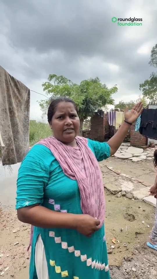 Walls of homes stand cracked, the roof is about to collapse. They are living on the terrace of their neighbour's house, under a tarpaulin. 
So many homes have been destroyed, and livelihoods have been snatched away. 
Help us help them. Our donation links are in the bio.

ਘਰਾਂ ਦੀਆਂ ਕੰਧਾਂ ਵਿੱਚ ਤਰੇੜਾਂ ਹਨ ਅਤੇ ਛੱਤ ਡਿੱਗਣ ਵਾਲੀ ਹੈ। ਇਹ ਆਪਣੇ ਗੁਆਂਢੀ ਦੇ ਘਰ ਦੀ ਛੱਤ 'ਤੇ ਤਰਪਾਲ ਹੇਠ ਰਹਿ ਰਹੇ ਹਨ। 
ਬਹੁਤ ਸਾਰੇ ਘਰ ਤਬਾਹ ਹੋ ਗਏ ਹਨ, ਅਤੇ ਹੜ੍ਹਾਂ ਨੇ ਉਨ੍ਹਾਂ ਦੀ ਰੋਜ਼ੀ-ਰੋਟੀ ਖੋਹ ਲਈ ਹੈ। 
ਉਨ੍ਹਾਂ ਦੀ ਮਦਦ ਕਰਨ ਵਿੱਚ ਸਾਡਾ ਸਹਿਯੋਗ ਕਰੋ। 
ਸਾਡੇ ਦਾਨ ਲਿੰਕ ਬਾਇਓ ਵਿੱਚ ਹਨ।

#punjabfloods2025 #punjabfloods #floodrelief #roundglassfoundation #Punjab