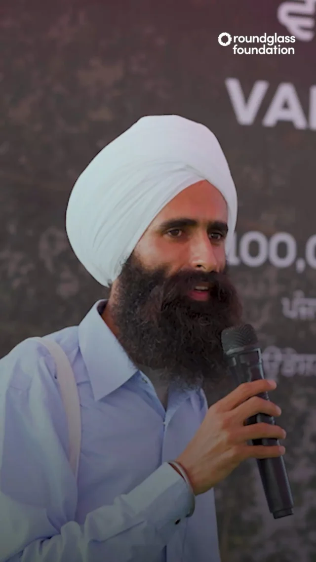 Famous Punjabi singer Kanwar Grewal shares his thoughts with us and once again shows the path to be the best versions of ourselves. His reach in Punjab goes beyond his music. And we thank him for sharing these gems of wisdom with us. 
 
ਮਸ਼ਹੂਰ ਪੰਜਾਬੀ ਗਾਇਕ ਕੰਵਰ ਗਰੇਵਾਲ ਸਾਡੇ ਨਾਲ ਆਪਣੇ ਵਿਚਾਰ ਸਾਂਝੇ ਕੀਤੇ ਅਤੇ ਸਾਡੇ ਨੌਜਵਾਨਾਂ ਨੂੰ ਸਹੀ ਰਾਹ ਦਿਖਾਇਆ। ਪੰਜਾਬ ਵਿਚ ਉਨ੍ਹਾਂ ਦੀ ਪਹੁੰਚ ਸਿਰਫ਼ ਸੰਗੀਤ ਤੱਕ ਸੀਮਿਤ ਨਹੀਂ ਹੈ। ਸਾਡੇ ਨਾਲ ਇੰਨਾਂ ਮਹੱਤਵਪੂਰਨ ਗਿਆਨ ਸਾਂਝਾ ਕਰਨ ਲਈ ਅਸੀਂ ਉਨ੍ਹਾਂ ਦਾ ਧੰਨਵਾਦ ਕਰਦੇ ਹਾਂ।

#punjabfloods #punjabfloods2025 #floodrelief #roundglassfoundation #punjab