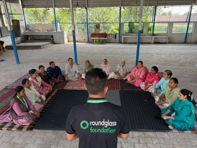 She manages her home, her field, her family — now, she is ready to manage her future. Together with #CFLI program of @canadainindia , we’re empowering 100 women across Punjab to take charge of their finances, leadership, and dreams. Because when women rise, communities rise.
 ਔਰਤਾਂ ਘਰ-ਪਰਿਵਾਰ ਅਤੇ ਬੱਚੇ ਸਾਂਭਣ ਤੱਕ ਹੀ ਸੀਮਤ ਨਹੀਂ ਹਨ, ਹੁਣ ਉਹ ਆਪਣੇ ਭਵਿੱਖ ਨੂੰ ਸਾਂਭਣ ਲਈ ਵੀ ਤਿਆਰ ਹਨ।
@canadainindia ਦੇ ਸੀ.ਐੱਫ.ਐੱਲ.ਆਈ. ਪ੍ਰੋਗਰਾਮ ਦੇ ਸਹਿਯੋਗ ਨਾਲ ਅਸੀਂ ਪੰਜਾਬ ਦੀਆਂ 100 ਔਰਤਾਂ ਨੂੰ ਆਪਣੀ ਵਿੱਤੀ ਸੋਚ, ਨੇਤ੍ਰਤਵ ਤੇ ਸੁਪਨਿਆਂ ਨੂੰ ਦਿਸ਼ਾ ਦੇਣ ਲਈ ਪ੍ਰੇਰਿਤ ਕਰ ਰਹੇ ਹਾਂ।
ਔਰਤਾਂ ਦੇ ਤਰੱਕੀ ਕਰਨ ਨਾਲ ਹੀ ਸਮਾਜ ਤਰੱਕੀ ਕਰਦਾ ਹੈ।

#womenequity #CFLI #roundglassfoundation #Punjab