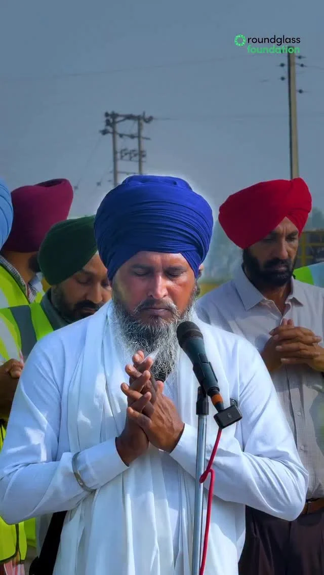 We have started sowing crops in the flood-affected villages. With the blessings of the almighty and the support of our fellow farmers, we have covered 1,200 acres of farmland. With this sowing, livelihoods have been restored for so many farmers. We hope our farmers get a bumper harvest and all their worries are put to rest. 
 
Roundglass Foundation has been working with farmers in the villages of Punjab through the Regenerative Agriculture Program. We are on a mission to help our farmers take on tools, techniques, and practices of sustainable farming.
 ਰਾਊਂਡਗਲਾਸ ਫਾਊਂਡੇਸ਼ਨ ਵੱਲੋਂ ਗੁਰਦਾਸਪੁਰ ਦੇ ਪਿੰਡ ਬਰਿਆਰ, ਰਣਸੀਕੇ ਤੱਲਾ, ਰਾਮਪੁਰ, ਨੱਬੀ ਨਗਰ ਅਤੇ ਦਬੁਰਜੀ ਵਿਖੇ ਹੜ੍ਹਾਂ ਨਾਲ ਪ੍ਰਭਾਵਿਤ 1200 ਏਕੜ ਜ਼ਮੀਨ ਦੀ ਸਾਂਭ-ਸੰਭਾਲ, ਪੁਨਰਵਾਸ ਅਤੇ ਅਗਲੀ ਫਸਲ ਦੀ ਬਿਜਾਈ ਸ਼ੁਰੂ ਕੀਤੀ ਗਈ ਹੈ। 
ਸਾਨੂੰ ਉਮੀਦ ਹੈ ਕਿ ਸਾਡੇ ਕਿਸਾਨ ਵੀਰਾਂ ਨੂੰ ਆਪਣ ਵਾਲੀਆਂ ਫਸਲਾਂ ਤੋਂ ਵਧੇਰੇ ਮੁਨਾਫ਼ਾ ਹੋਵੇਗਾ ਅਤੇ ਉਨ੍ਹਾਂ ਦੀਆਂ ਸਾਰੀਆਂ ਚਿੰਤਾਵਾਂ ਦੂਰ ਹੋ ਜਾਣਗੀਆਂ।
 #WheatSowing #RegenerativeAgriculture #RoundglassFoundation #Punjab