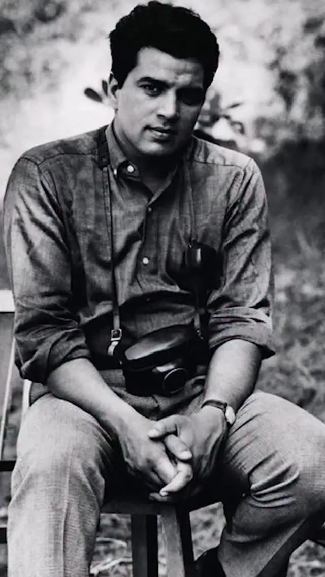 Such a successful and fulfilling life you lived Dharmendra ji. May your soul ascend to meet its maker and may you find eternal peace. 
Waheguru ji🙏🏼

ਧਰਮਿੰਦਰ ਪੰਜਾਬ ਦੀ ਮਿੱਟੀ ਦਾ ਪੁੱਤ ਸੀ। ਬਾਲੀਵੁੱਡ ਵਿੱਚ ਪੰਜਾਬ ਅਤੇ ਪੰਜਾਬੀਅਤ ਦਾ ਨਾਮ ਚਮਕਾਇਆ, ਪਰ ਜੜਾਂ ਕਦੇ ਨਾ ਭੁੱਲਿਆ। ਸਾਰੀ ਜ਼ਿੰਦਗੀ ਪੰਜਾਬ ਦਾ ਮਾਣ ਵਧਾਉਂਦਾ ਰਿਹਾ, ਆਖ਼ਰੀ ਸਾਹ ਤੱਕ ਪੰਜਾਬ ਉਸ ਦੇ ਦਿਲ ਵਿੱਚ ਧੜਕਦਾ ਰਿਹਾ।

ਵਾਹਿਗੁਰੂ ਜੀ ਇਸ ਵਿਲੱਖਣ ਰੂਹ ਨੂੰ ਆਪਣੇ ਚਰਨਾਂ ਵਿੱਚ ਨਿਵਾਸ ਬਖਸ਼ਣ ਤੇ ਪਰਿਵਾਰ ਨੂੰ ਭਾਣਾ ਮੰਨਣ ਦਾ ਬਲ ਬਖਸ਼ਣ। 

Some visuals in this reel are sourced from publicly available footage. We express our gratitude to the original creators and channels.

#Dharmendra #RestInPeace 
 #RoundglassFoundation #Punjab