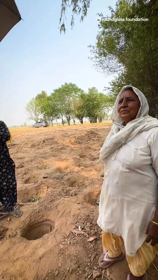 We planted this mini forest in Karhali village, Patiala, in May 2024. Almost 2,500 trees were planted here. Look at the lush growth in just over a year. The proud villagers are showing us around identifying the trees for us. This is what community involvement does. It brings ownership, one of the key components for any program to be successful. 

We have planted mini forests in over 1,700 mini forests till now. If you want us to make your village green with a forest, reach out to us.

ਅਸੀਂ ਮਈ, 2024 ਵਿੱਚ ਪਟਿਆਲਾ ਦੇ ਪਿੰਡ ਕਾਰਹਾਲੀ ਵਿਖੇ 2500 ਬੂਟਿਆਂ ਦਾ ਇੱਕ ਮਿੰਨੀ ਜੰਗਲ ਲਗਾਇਆ ਸੀ। ਲਗਭਗ ਇੱਕ ਸਾਲ ਵਿੱਚ ਹੀ ਇਹ ਬੂਟੇ ਸੰਘਣੇ ਰੁੱਖ ਬਣ ਗਏ ਹਨ। ਪਿੰਡ ਦੀਆਂ ਬੀਬੀਆਂ ਨੂੰ ਰੁੱਖਾਂ 'ਤੇ ਲੱਗੇ ਫਲਾਂ ਨੂੰ ਵੇਖ ਕੇ ਖੁਸ਼ੀ ਚੜ੍ਹੀ ਪਈ ਹੈ। 

ਅਸੀਂ ਪੰਜਾਬ ਦੇ ਪਿੰਡਾਂ ਦੇ ਵਿੱਚ ਹੁਣ ਤੱਕ 1700 ਤੋਂ ਵੱਧ ਮਿੰਨੀ ਜੰਗਲ ਲਗਾ ਚੁੱਕੇ ਹਾਂ। ਜੇਕਰ ਤੁਸੀਂ ਵੀ ਇਸ ਮੁਹਿੰਮ ਦਾ ਹਿੱਸਾ ਬਣਨਾ ਚਾਹੁੰਦੇ ਹੋ ਤਾਂ ਸਾਡੇ ਨਾਲ ਜ਼ਰੂਰ ਸੰਪਰਕ ਕਰੋ।

#miniforest #plantation 
#roundglassfoundation #Punjab